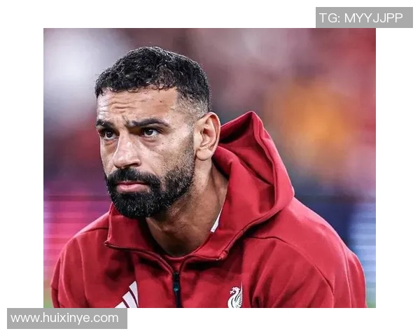 退役足球明星感动落泪视频揭示运动员背后的辛酸与情感故事